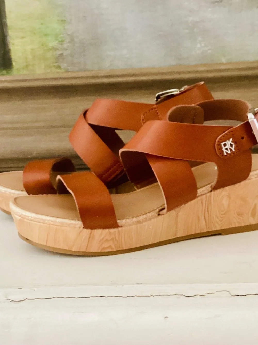 DKNY Amber Faux Leather Strap Wedge Girls Sandals Size 3 Youth Summer Platform